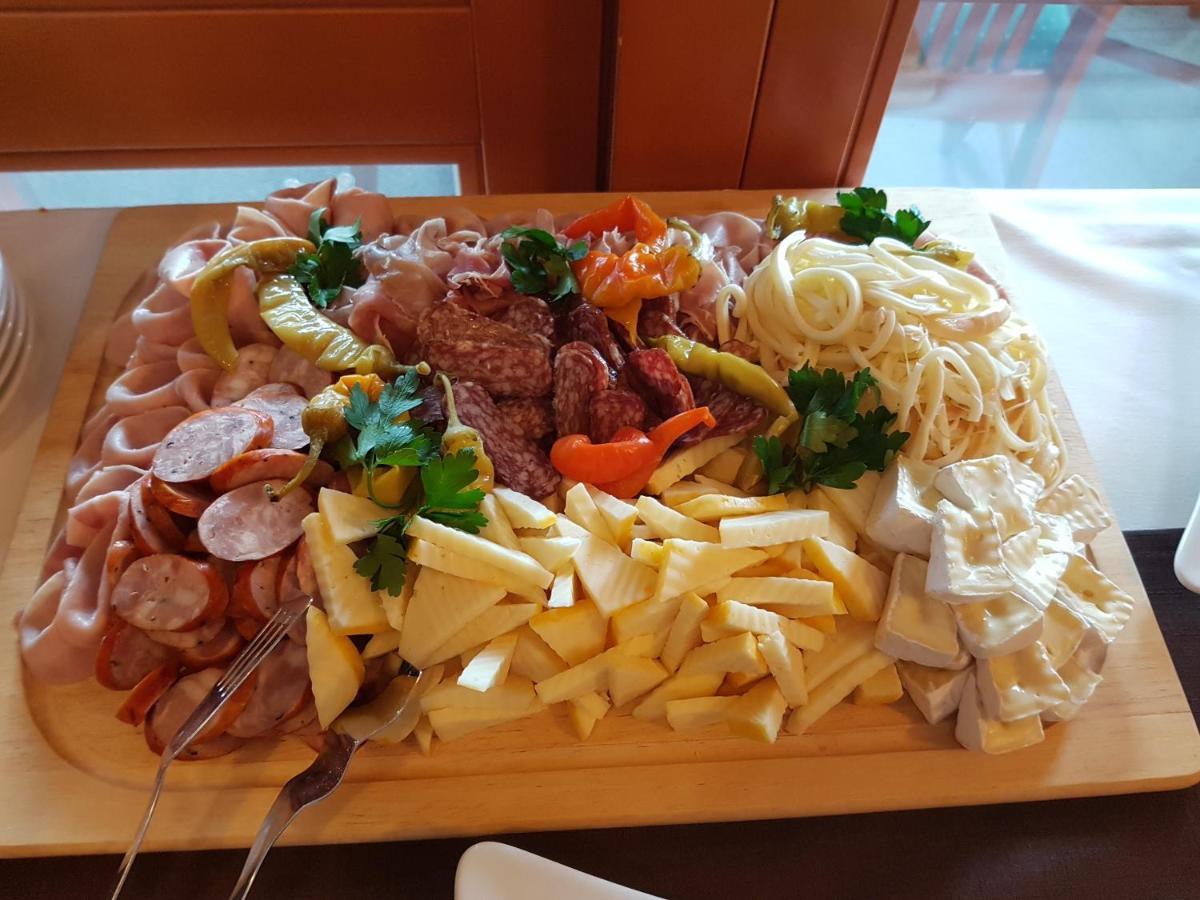 Hotel Praha ديشتني في أورليتسكيخ هوراخ المظهر الخارجي الصورة